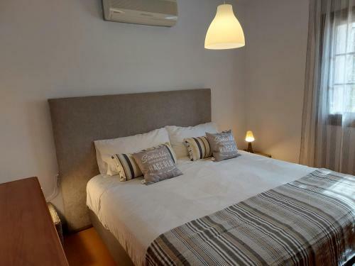 Agradable Chalet Adosado Con Piscinas