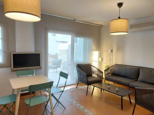 Agradable Chalet Adosado Con Piscinas