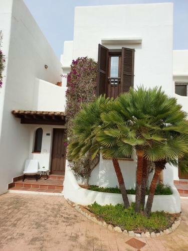 Agradable Chalet Adosado Con Piscinas