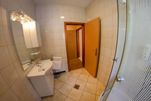Apartments Crvena Jabuka 1