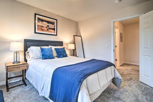 Sleek Escape With Balcony Less Than 1 Mi To 5th Avenue!
