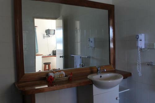 Smugglers Cove Beach Resort & Hotel