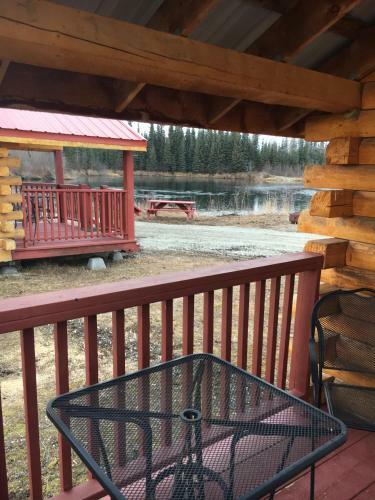 Hostal Alaska Log Cabins On The Pond
