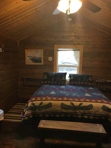Hostal Alaska Log Cabins On The Pond
