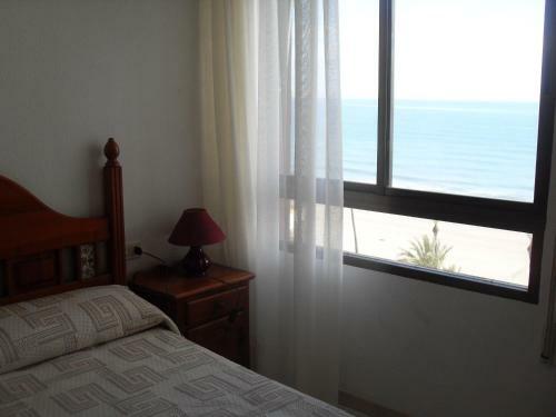 Apartamento Primera Linea Con Piscina Y Parking.