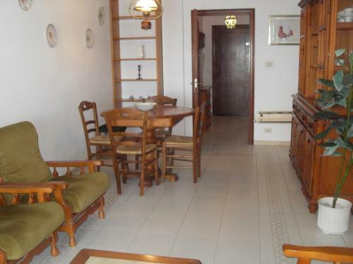 Apartamento Primera Linea Con Piscina Y Parking.