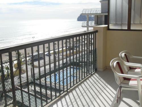 Apartamento Primera Linea Con Piscina Y Parking.