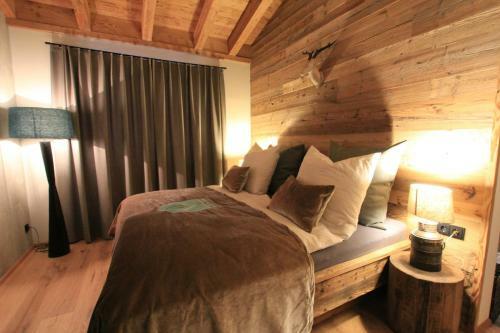 Mountain Chalet R