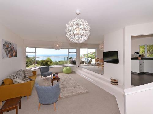 Wisteria Heights - Nelson Holiday Home