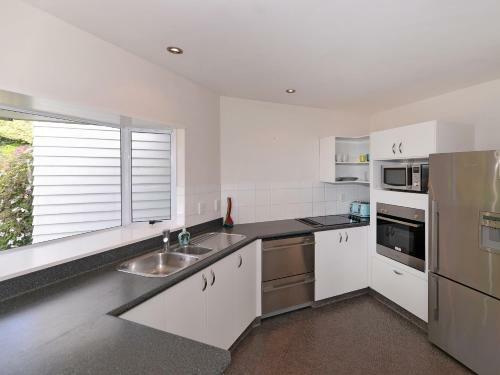 Wisteria Heights - Nelson Holiday Home