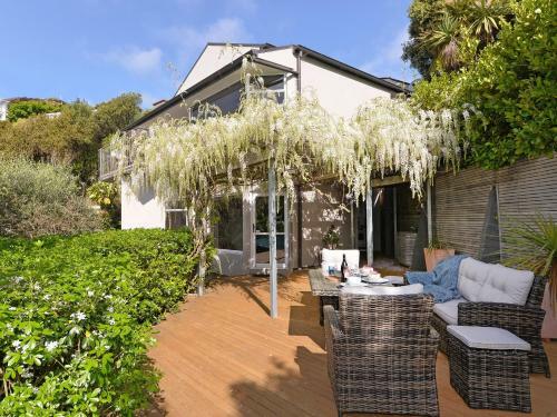 Wisteria Heights - Nelson Holiday Home