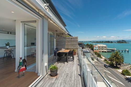 Penthouse 37 - Nelson Waterfront Apartment