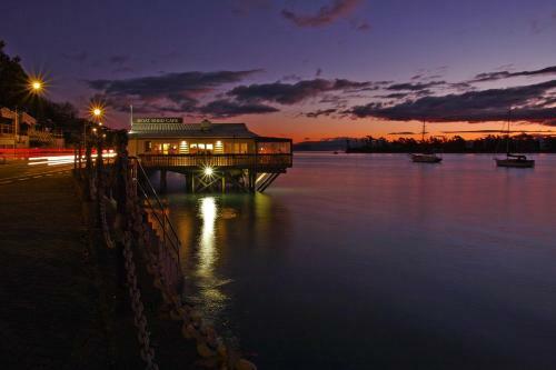 Penthouse 37 - Nelson Waterfront Apartment