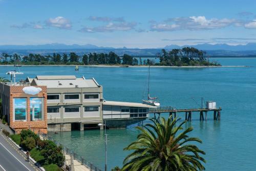 Penthouse 37 - Nelson Waterfront Apartment