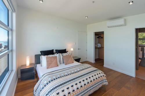 Penthouse 37 - Nelson Waterfront Apartment