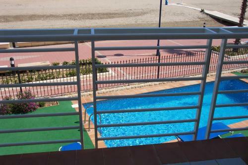 Apartamento En Primera L�nea de Playa Con Piscina Y Parking