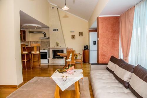 Apartamento Spacious & Sunny Maisonette W/ Terrace Near Centre