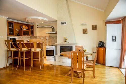 Apartamento Spacious & Sunny Maisonette W/ Terrace Near Centre