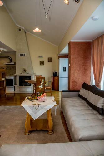 Apartamento Spacious & Sunny Maisonette W/ Terrace Near Centre