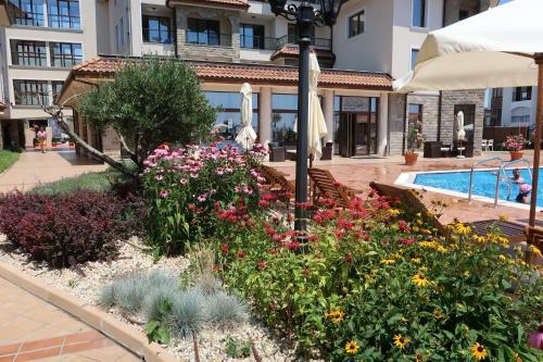 Beach Resort Luxe 3-room Sea View Apartment