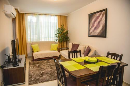 Apartamento Private 2-bdr Apt. + Parking Near Lazur Stadium
