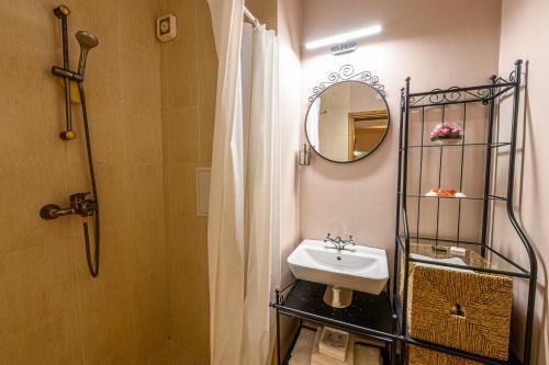 Buda High Steps Sunny Apartment - 5min To Beach
