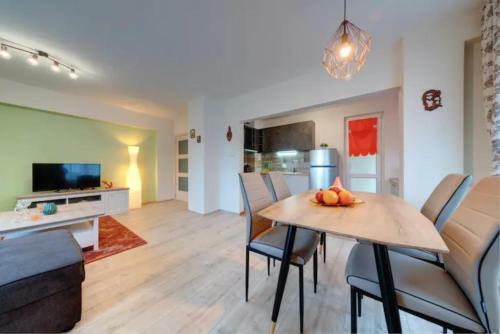 Flora - Beautiful *new* Apartment To The Beach