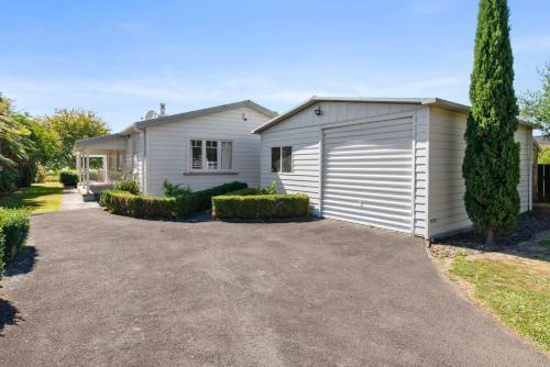 Absolutely Shore - Ngongotaha Holiday Home