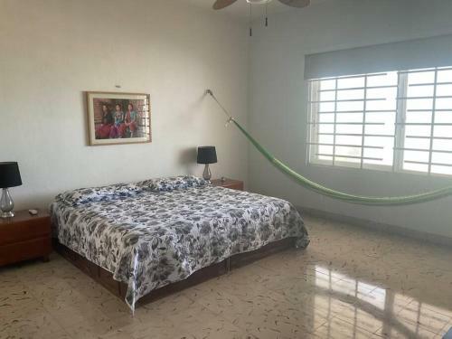La Casa Amarilla