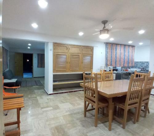 Cute Refurbished Beachfront House, Private Paradise For A Couple