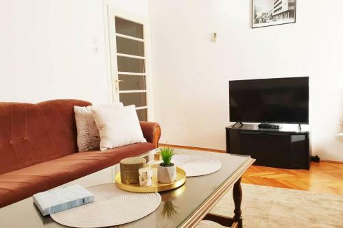 Lamiya?s 2 Bedroom Apartment