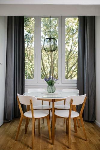 Big Tree Apartment & The Nest Apartment - Free Parking