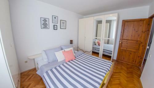 Golden View Apartments