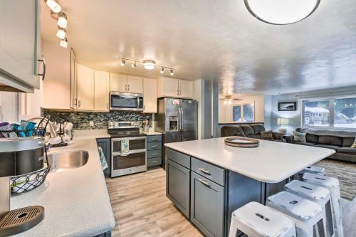 Inviting Juneau Home - Walk To Glacier Trails