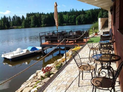 Hostal Penzion Ratm�r�k A Vin�rna U Raka