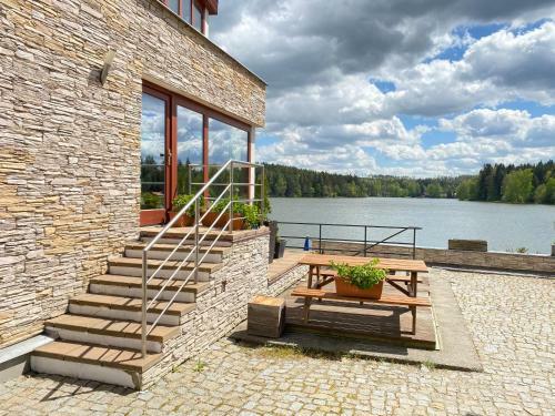 Hostal Penzion Ratm�r�k A Vin�rna U Raka
