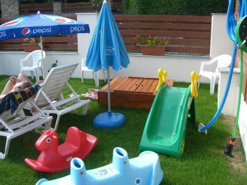Hostal Penzion Ratm�r�k A Vin�rna U Raka