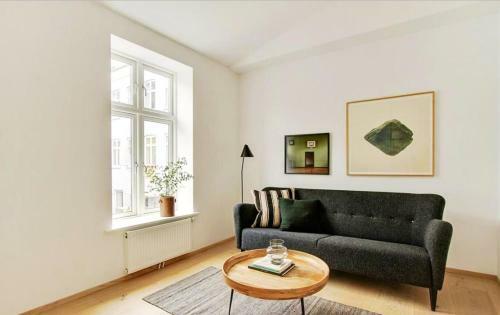 Central 3-bedroom Apartment With Huge Terrace, Including Queen Size Beds