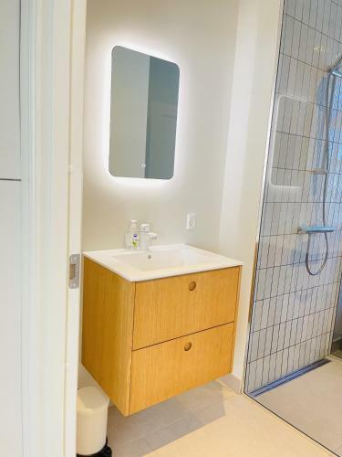Apartamento Aday-booking - 2 Bedroom With Modern Kitchen And Free Parking