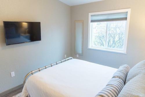 Motel Colony Suites