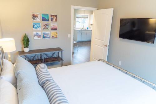 Motel Colony Suites