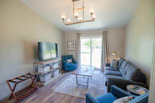 Motel Colony Suites