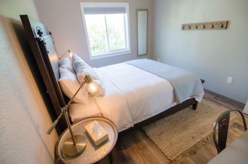 Motel Colony Suites