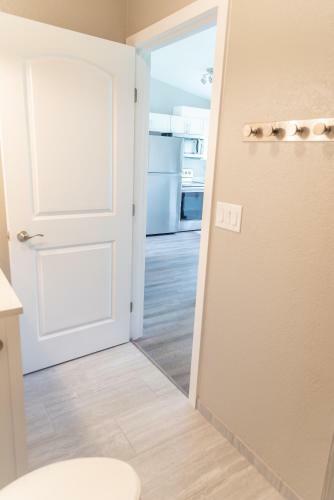 Motel Colony Suites