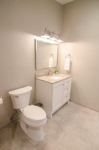 Motel Colony Suites