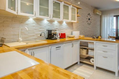 Apartamento Lovely 3bd Flat With Parking And Sea View