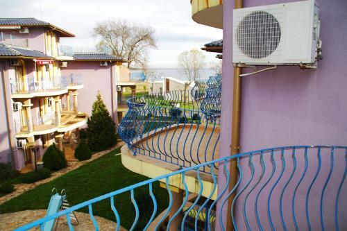 Azura Garden Apartments
