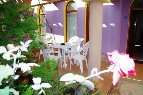 Azura Garden Apartments