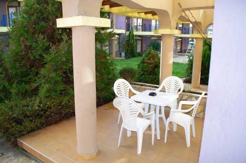 Azura Garden Apartments