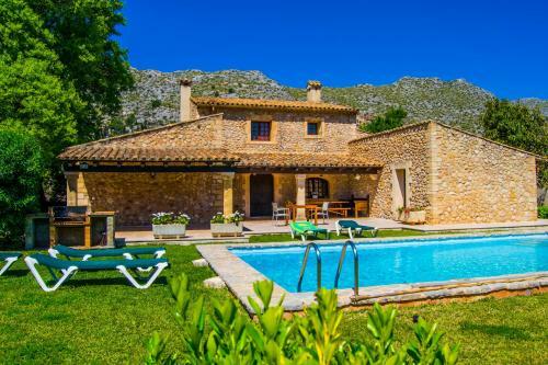 Cuixach - Stone Mallorcan Villa In Pollensa